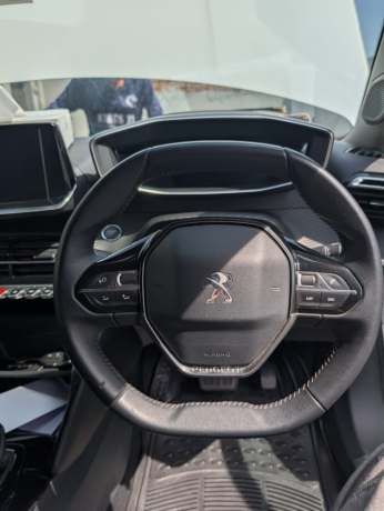 peugeot-2008-allure-2023-big-3