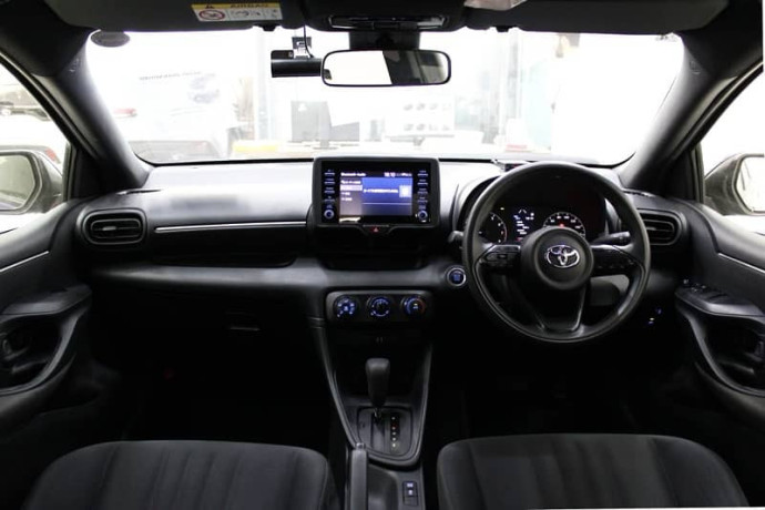 toyota-yaris-2022-hatchback-big-7