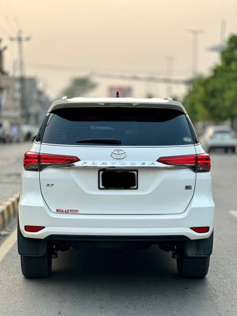 toyota-fortuner-v-2021-big-4