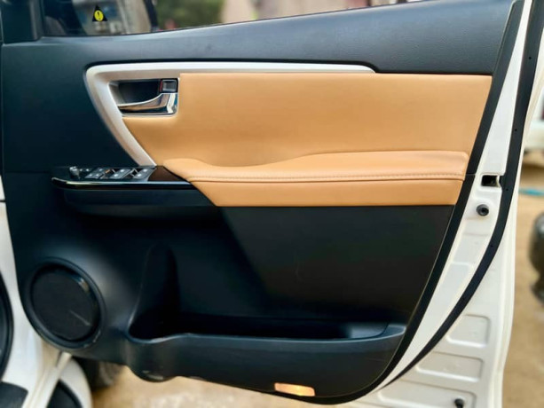 toyota-fortuner-2021-big-13