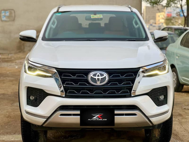 toyota-fortuner-2021-big-1