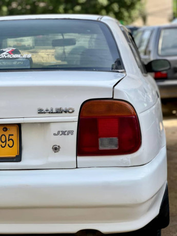 suzuki-baleno-2005-big-7