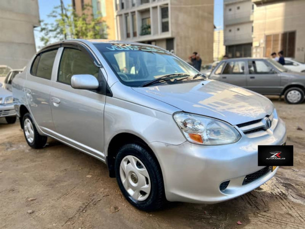 toyota-platz-2005-big-0