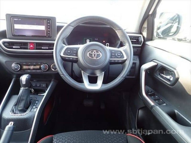 toyota-raize-z-2020-pearl-white-45-grade-360-camera-big-9
