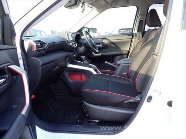 toyota-raize-z-2020-pearl-white-45-grade-360-camera-big-12
