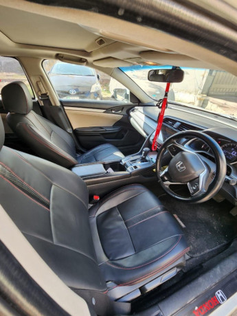 honda-civic-2018-red-meter-big-4