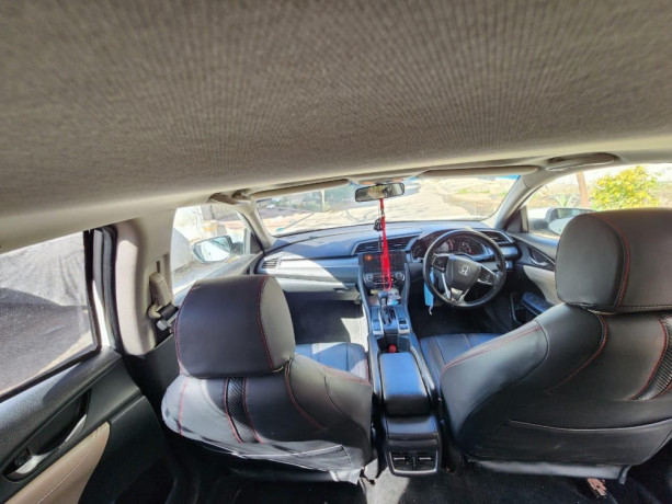 honda-civic-2018-red-meter-big-6
