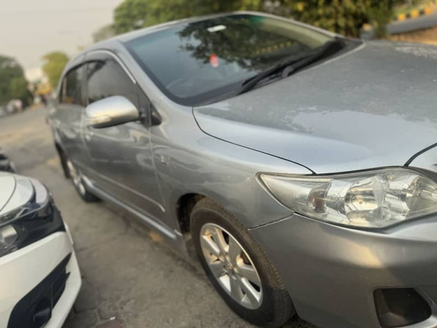 toyota-corolla-altis-16-auto-model-2013-big-4