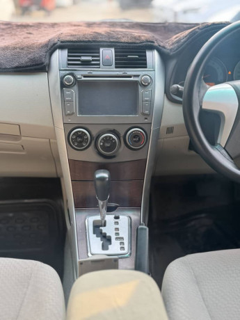 toyota-corolla-altis-16-auto-model-2013-big-5