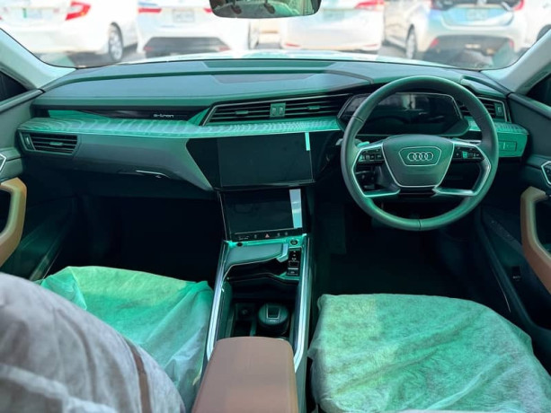 audi-e-tron-2022-big-8