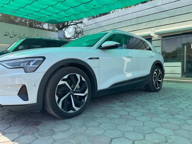 audi-e-tron-2022-big-5