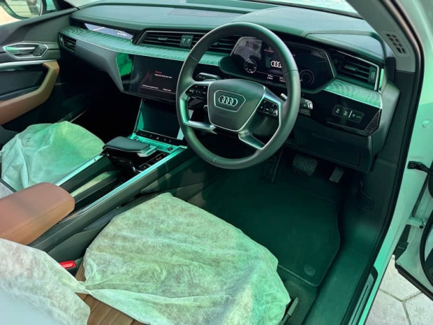 audi-e-tron-2022-big-9