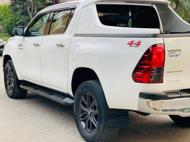 toyota-hilux-revo-2018-big-4