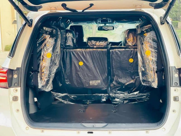 total-geniune-toyota-fortuner-legender-2022-model-big-7