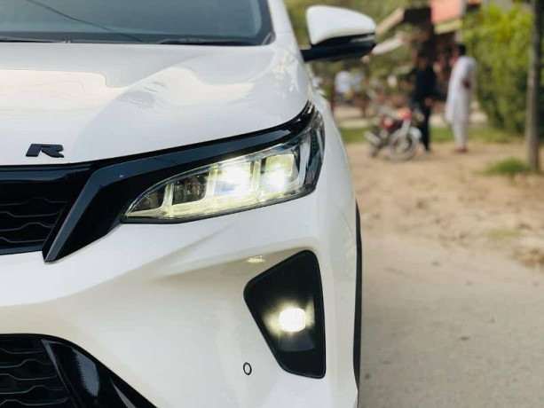 total-geniune-toyota-fortuner-legender-2022-model-big-5