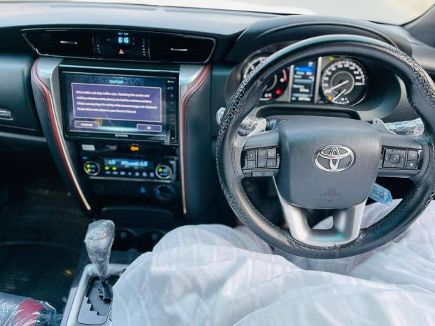 total-geniune-toyota-fortuner-legender-2022-model-big-10