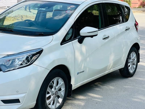 nissan-note-e-power-20202022-big-1