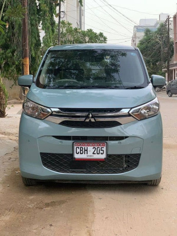 mitsubishi-ek-wagon-model-202025-big-2
