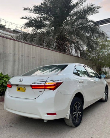 toyota-corolla-gli-2018-white-color-manual-full-original-condition-big-5