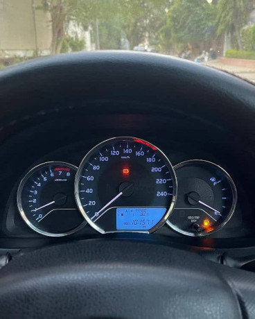 toyota-corolla-gli-2018-white-color-manual-full-original-condition-big-9