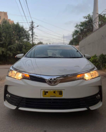 toyota-corolla-gli-2018-white-color-manual-full-original-condition-big-0