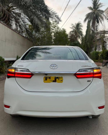 toyota-corolla-gli-2018-white-color-manual-full-original-condition-big-3