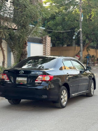 toyota-corolla-altis-2013-big-2