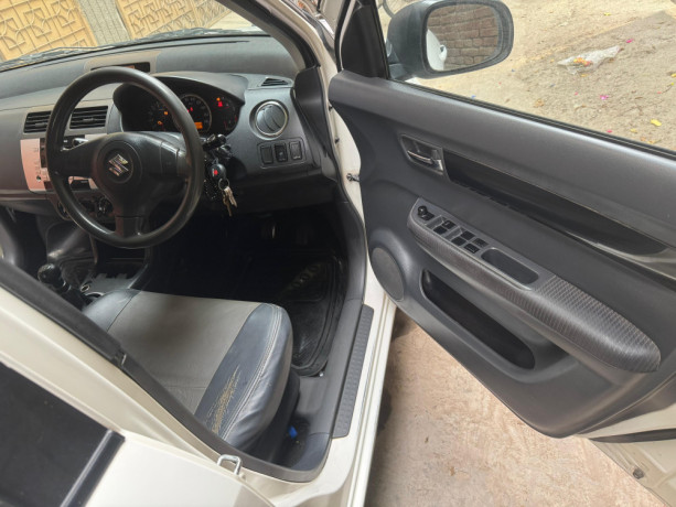 suzuki-swift-dlx-13-20172016-big-12