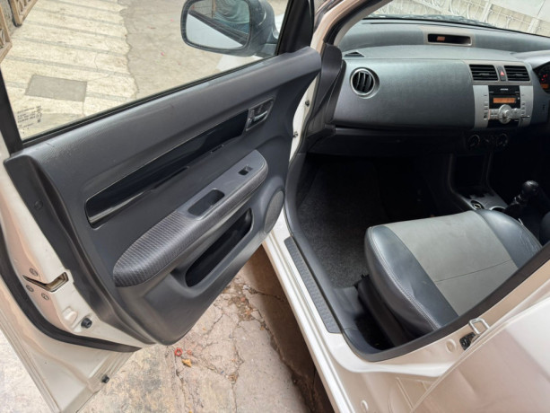 suzuki-swift-dlx-13-20172016-big-8