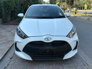 toyota-yaris-sedan-gli-mt-13