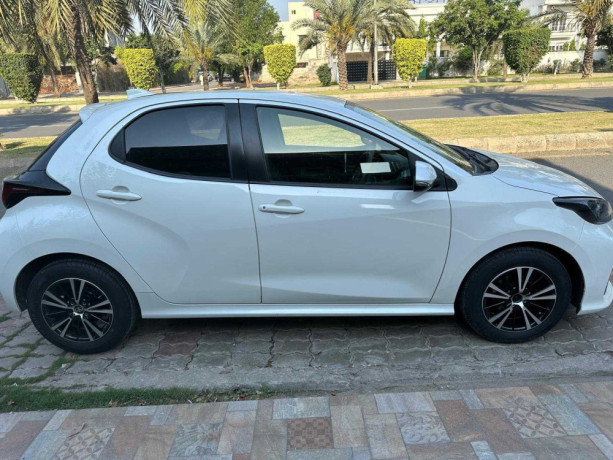 toyota-yaris-sedan-gli-mt-13-big-2
