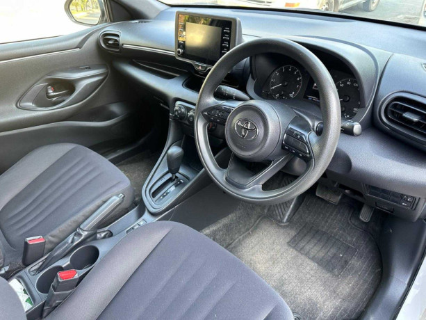toyota-yaris-sedan-gli-mt-13-big-4