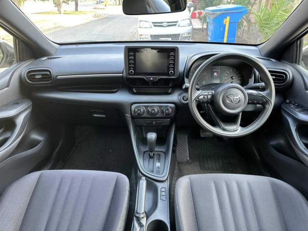 toyota-yaris-sedan-gli-mt-13-big-5