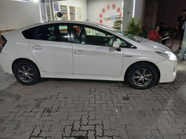 toyota-prius-2009-big-3