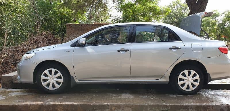 toyota-corolla-gli-2011-big-1
