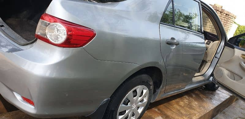 toyota-corolla-gli-2011-big-7