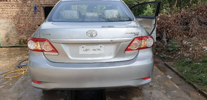 toyota-corolla-gli-2011-big-0