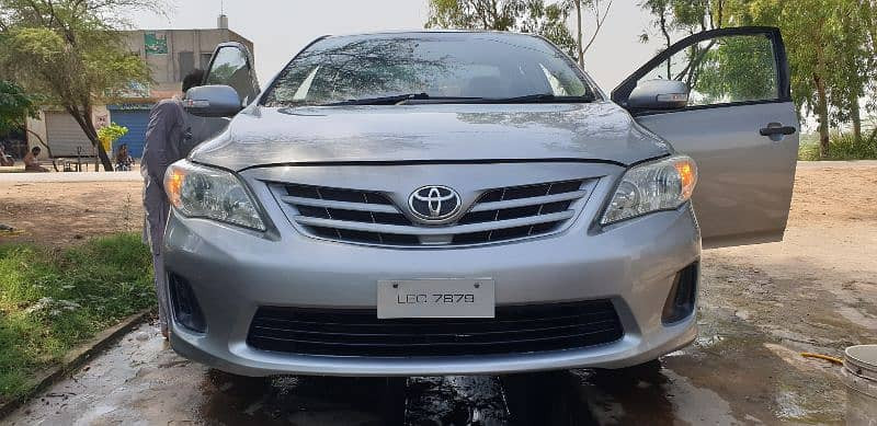 toyota-corolla-gli-2011-big-3