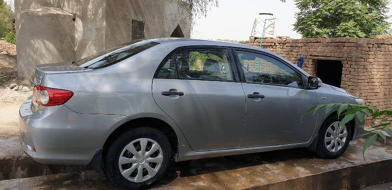 toyota-corolla-gli-2011-big-10