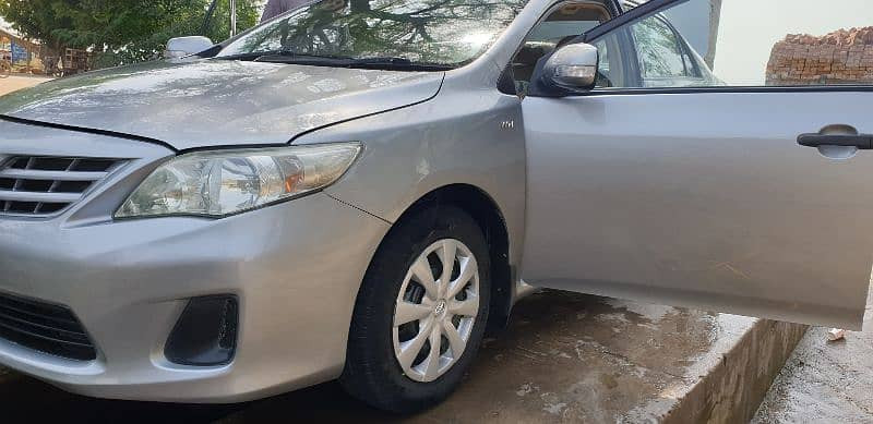 toyota-corolla-gli-2011-big-2