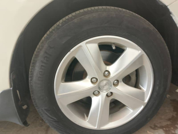 toyota-corolla-gli-2012-big-8