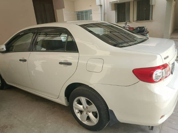 toyota-corolla-gli-2012-big-11