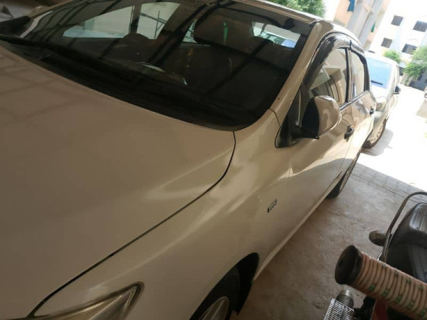 toyota-corolla-gli-2012-big-0