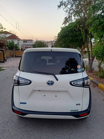 toyota-sienta-g-2018-big-1