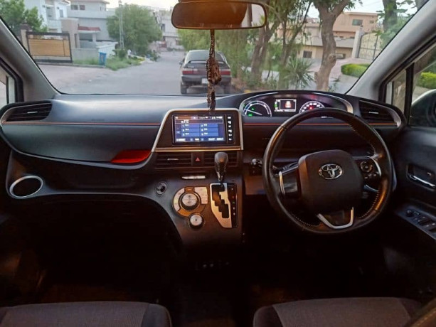 toyota-sienta-g-2018-big-9
