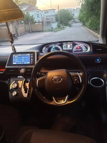 toyota-sienta-g-2018-big-11
