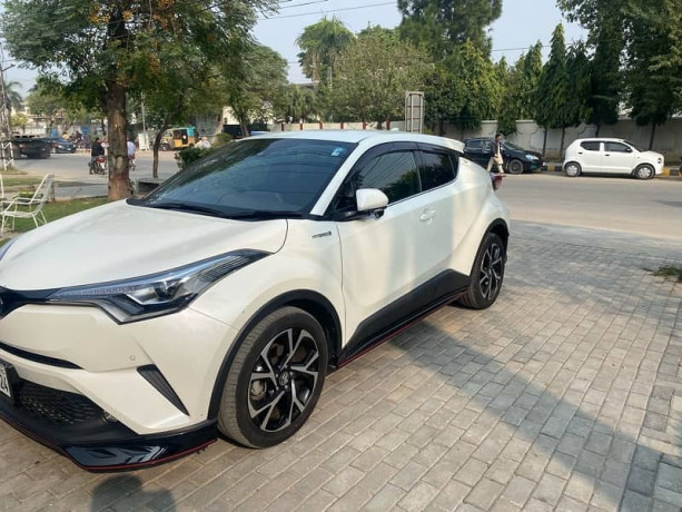 toyota-c-hr-gled-2018-big-16