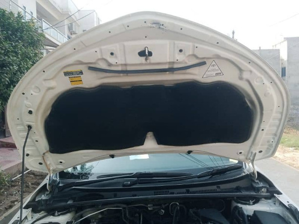 toyota-corolla-gli-2020-super-white-big-3