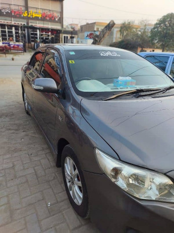 toyota-corolla-altis-2011-full-option-sr-big-8