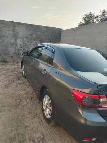 toyota-corolla-altis-2011-full-option-sr-big-2